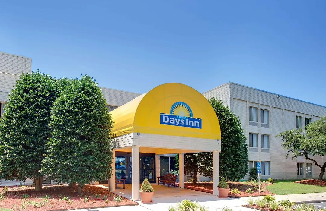 Days Inn By Wyndham Newport News City Center Oyster Point-1
