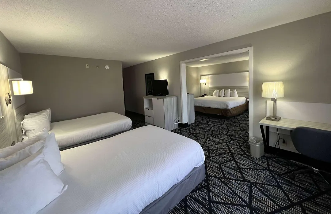 Baymont By Wyndham Peoria-1