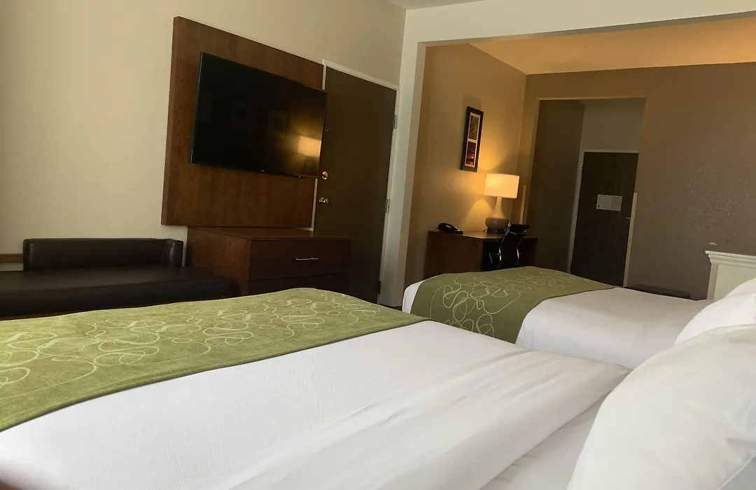 Comfort Suites Peoria I-74-1