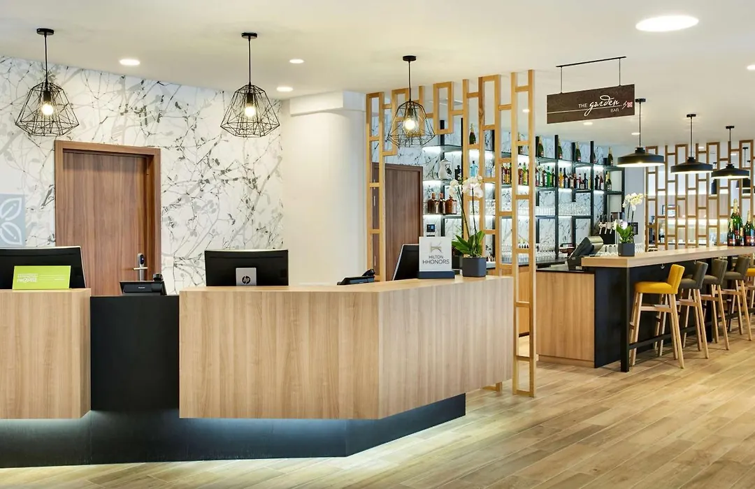 Hilton Garden Inn Brussels City Centre-1