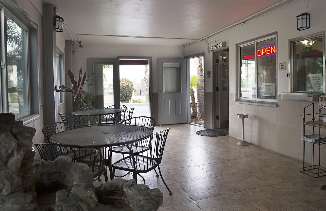 Harbor Inn & Suites Oceanside-1