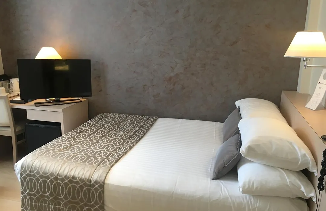 Best Western Plus Hotel Carlton Annecy-1