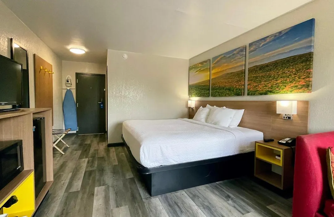 Days Inn By Wyndham Columbus In-1