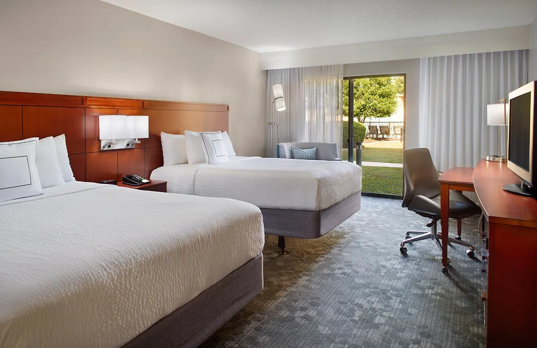 Courtyard By Marriott Fayetteville-1