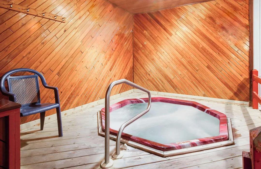 Super 8 Beachfront By Wyndham Mackinaw City, Mi-1