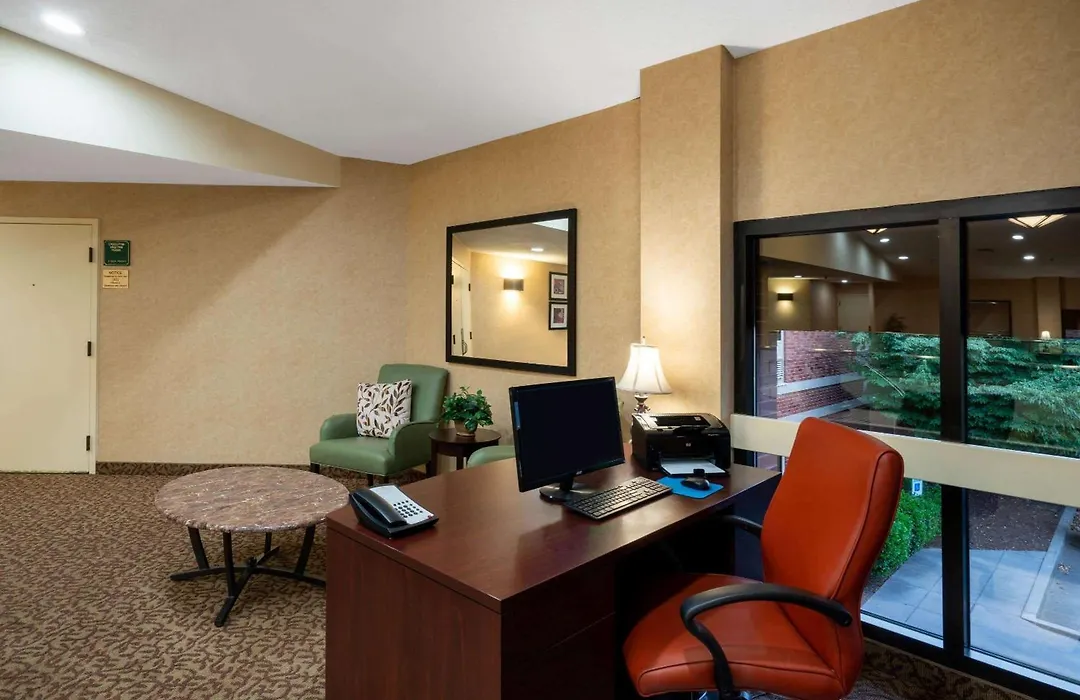 Baymont By Wyndham Knoxville/Cedar Bluff-1