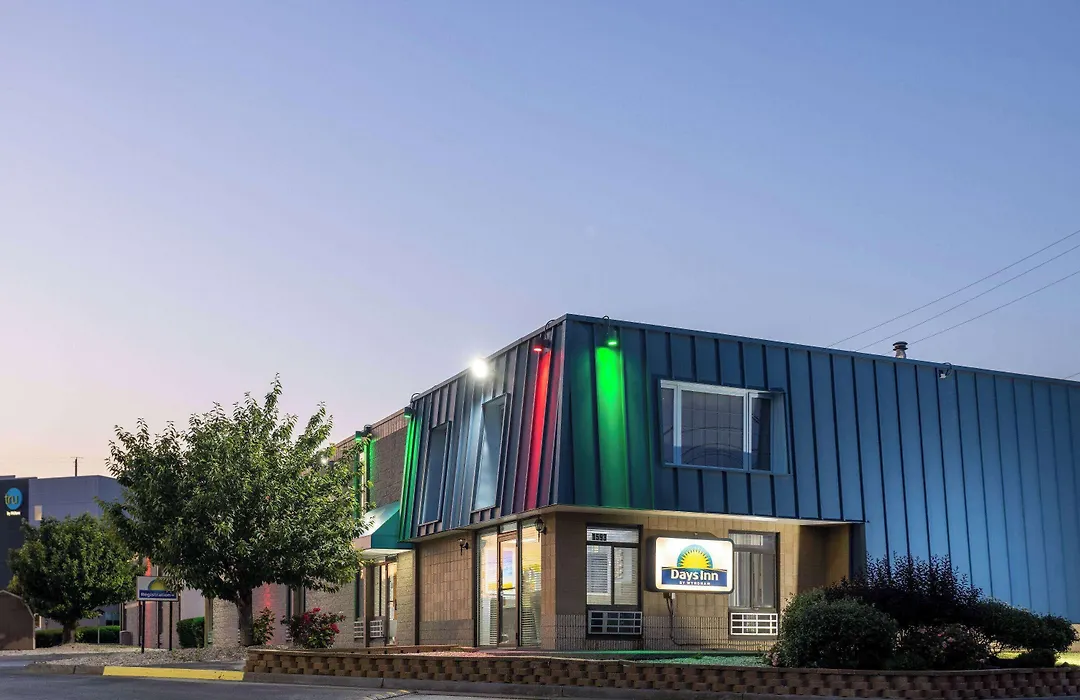Days Inn By Wyndham Winchester-1