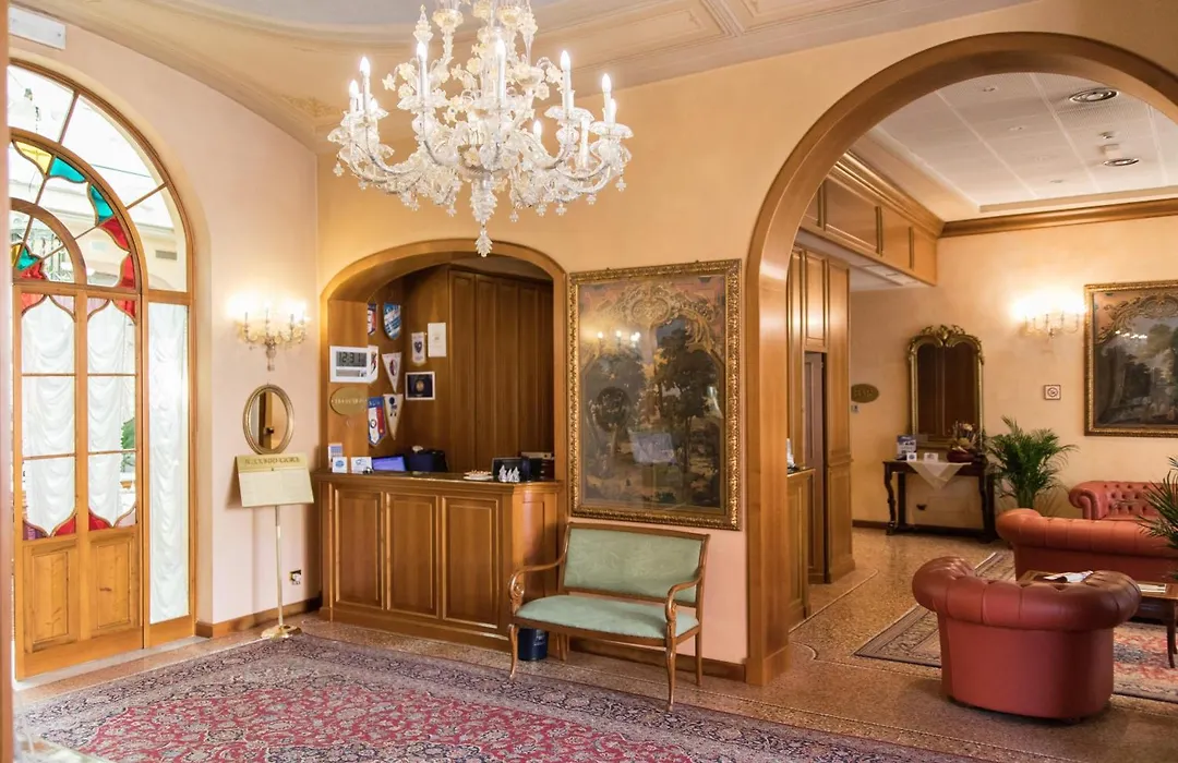 Phi Hotel Dei Medaglioni-1