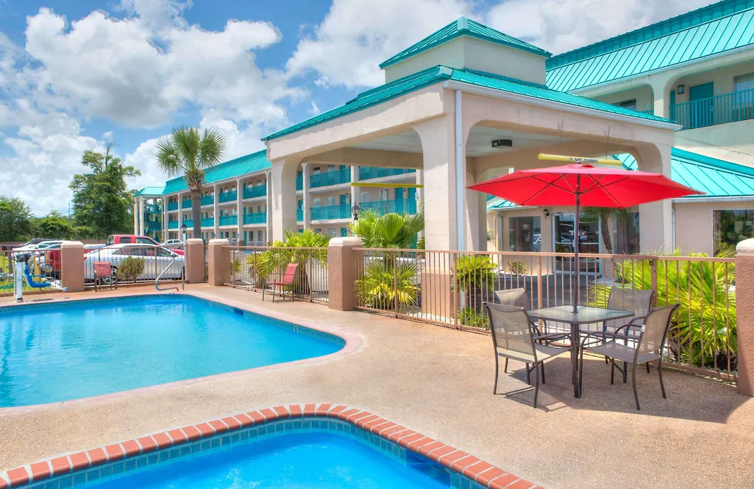 Days Inn By Wyndham Gulfport-1
