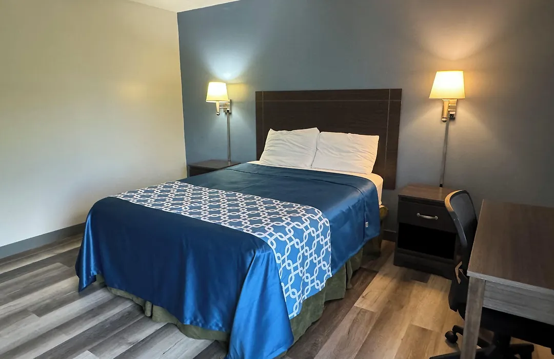 Econo Lodge University-1