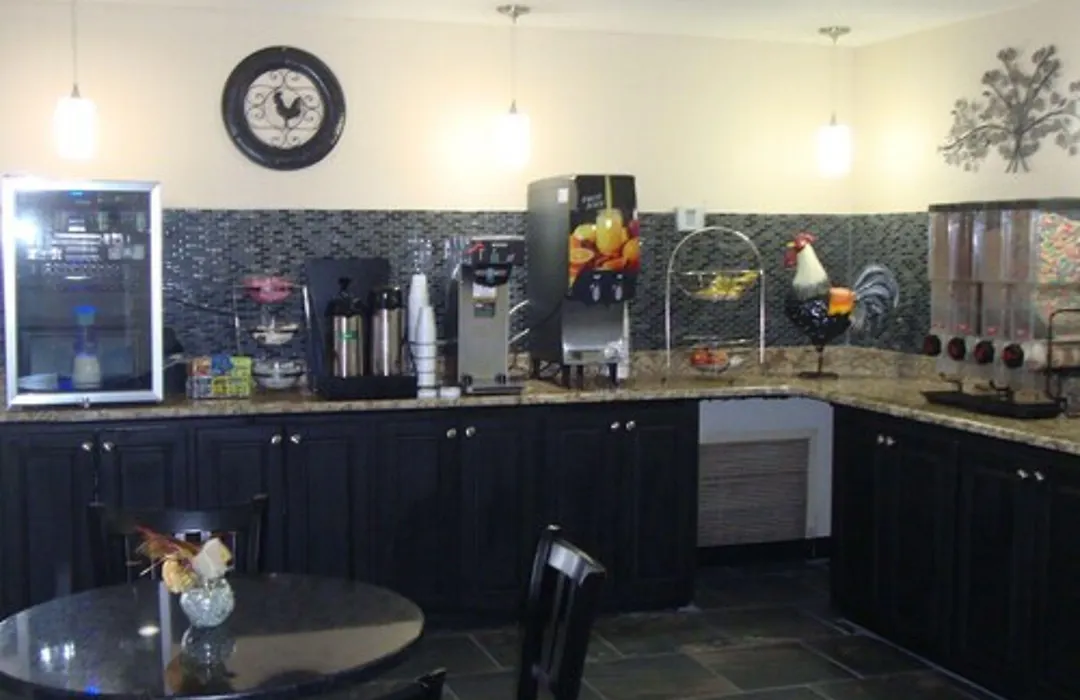 Econo Lodge Inn & Suites Jackson Northwest-1