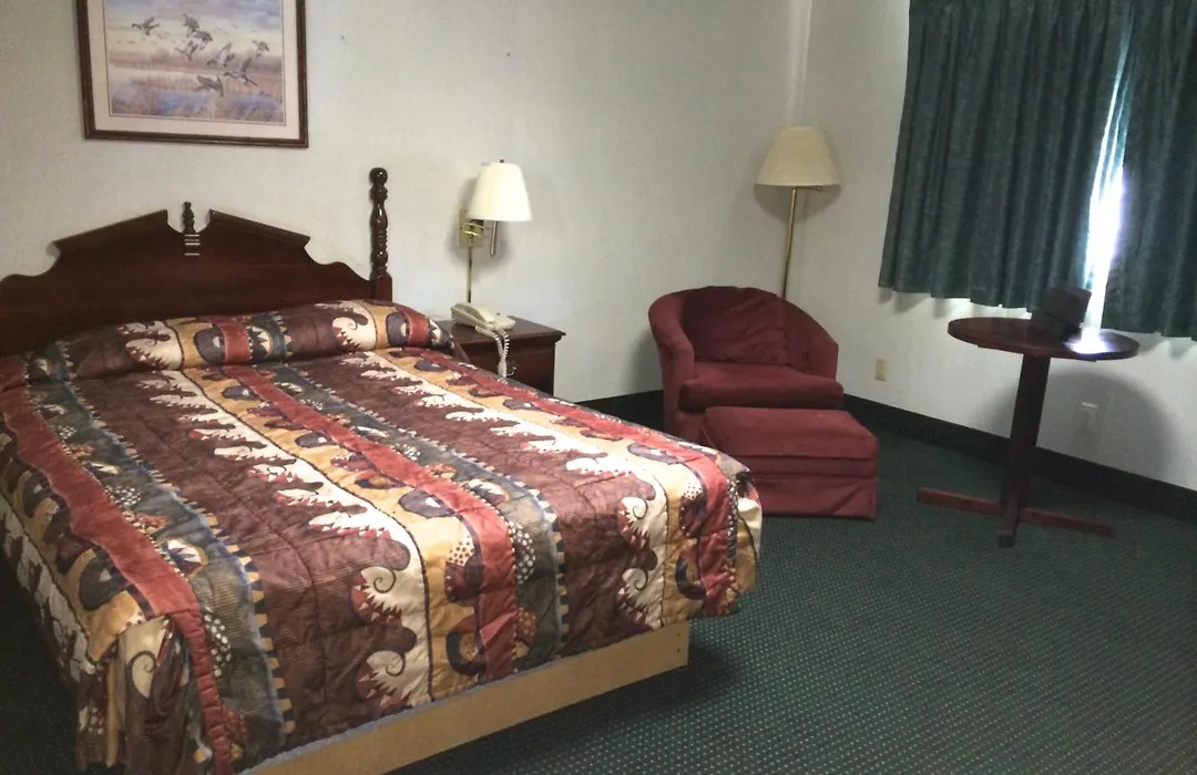 Rapids Inn & Suites-1