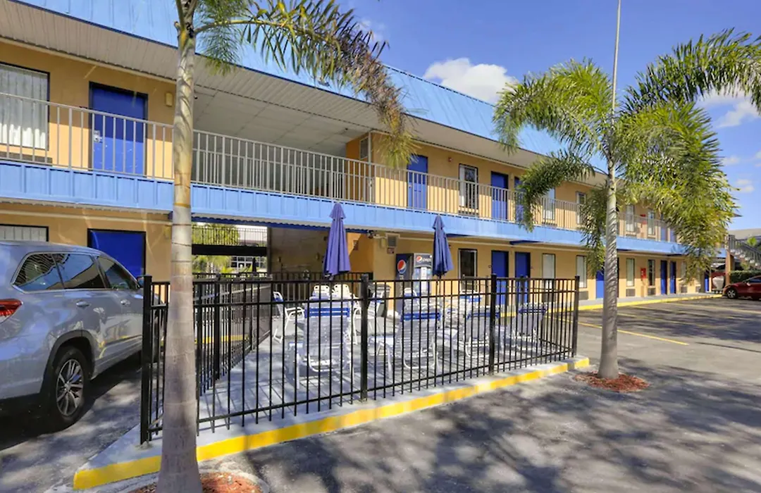 Magnuson Hotel Bradenton-1