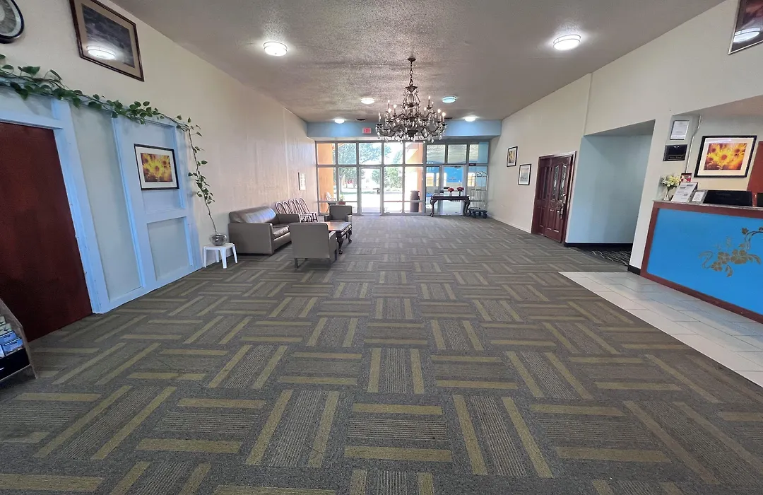 Colby Inn And Suites-1