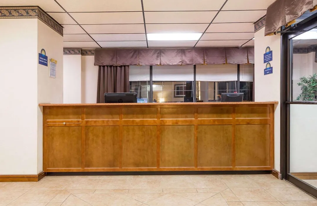 Days Inn By Wyndham Batesville-1