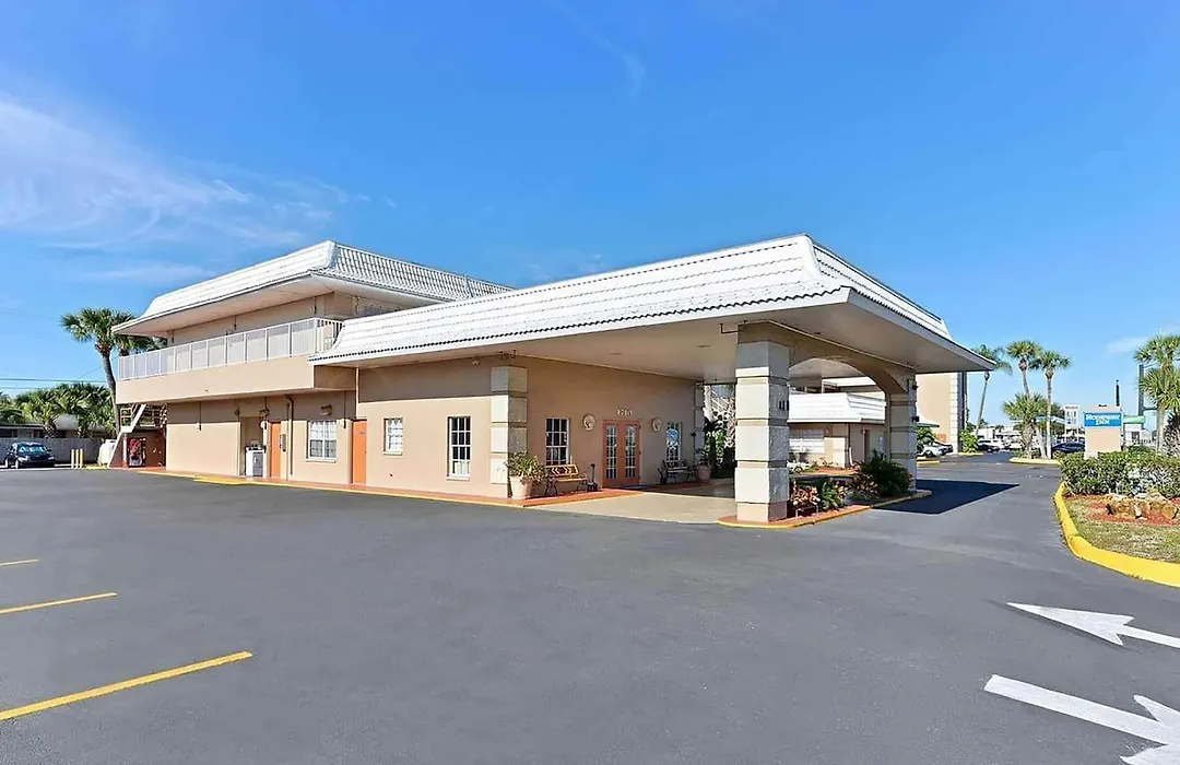 Travelodge By Wyndham Venice-1
