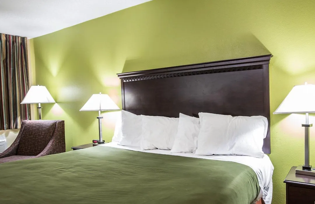 Econo Lodge Biltmore-1
