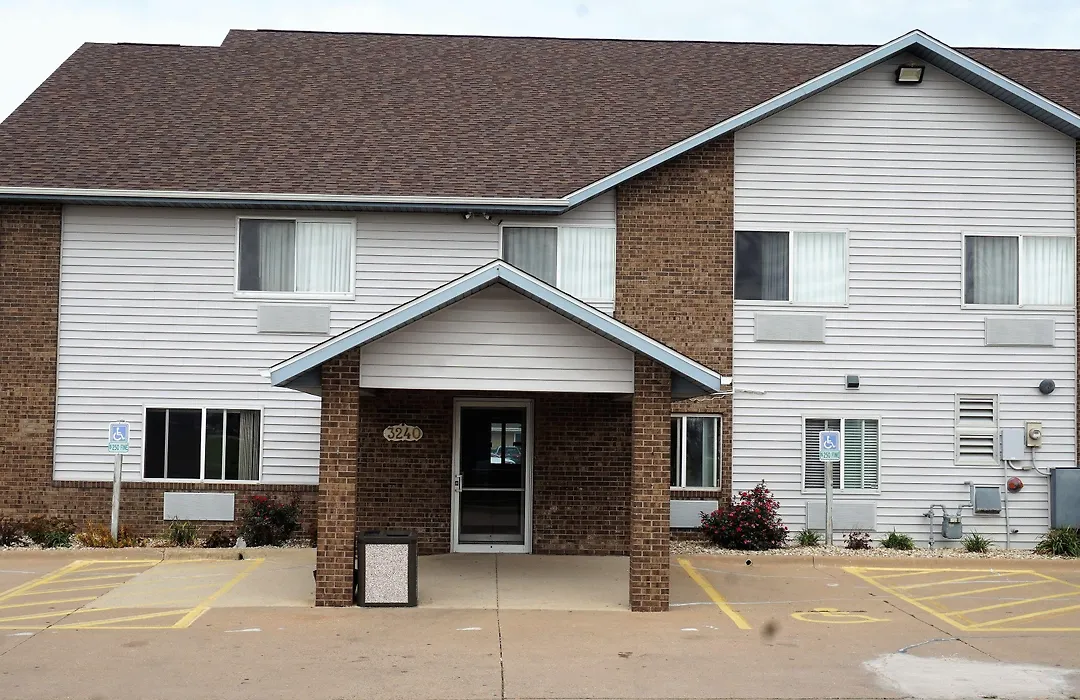 Econo Lodge Inn & Suites Pekin - Peoria Area-1