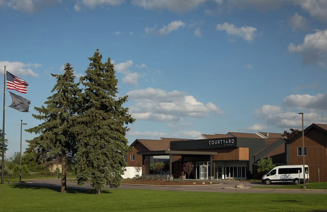 Courtyard By Marriott Lansing-1