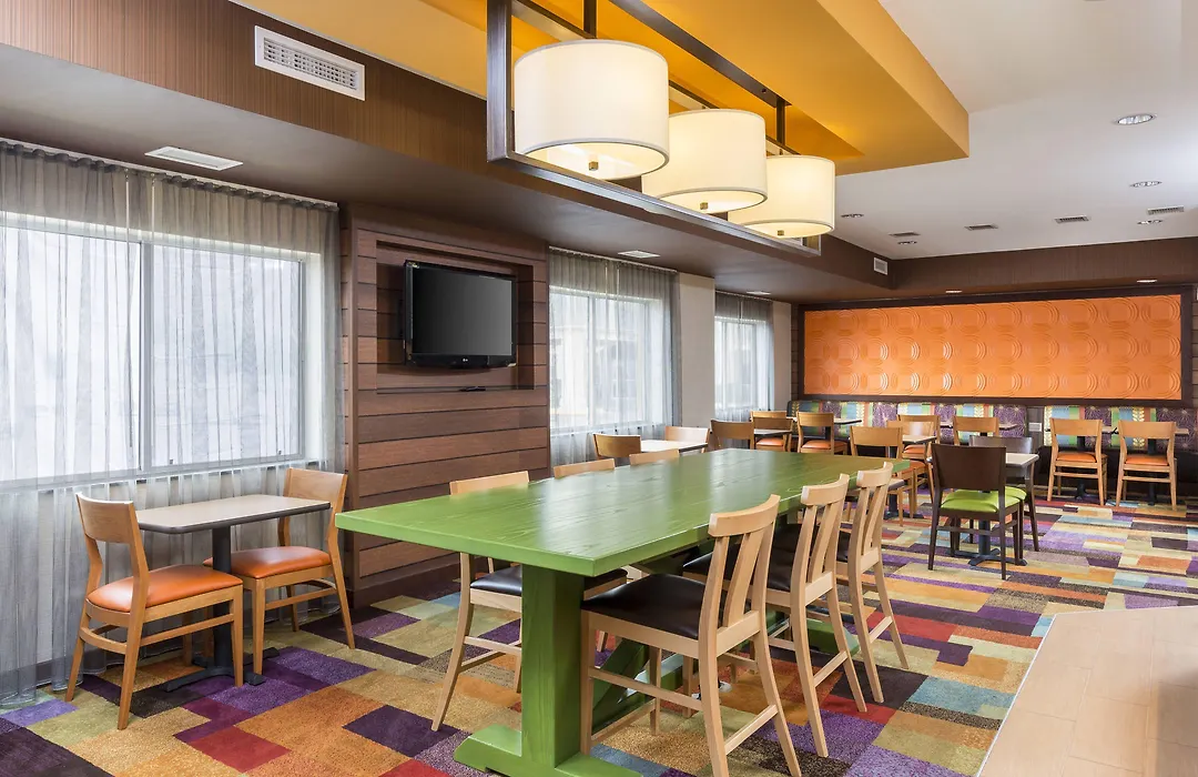 Fairfield Inn & Suites Lincoln-1
