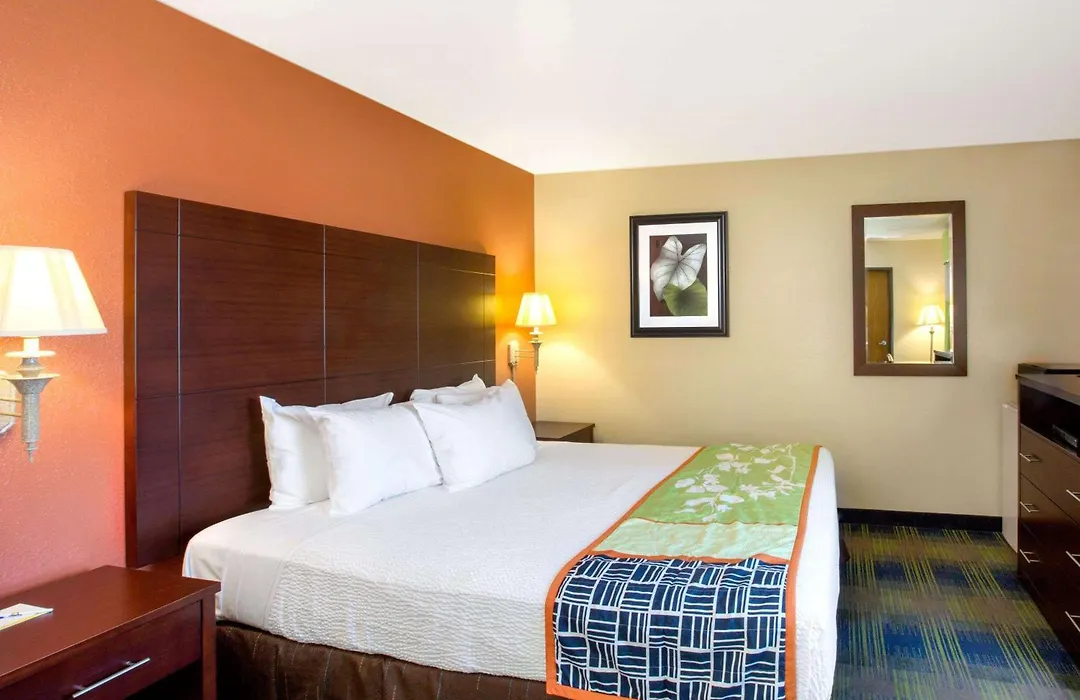 Days Inn By Wyndham Fremont-1