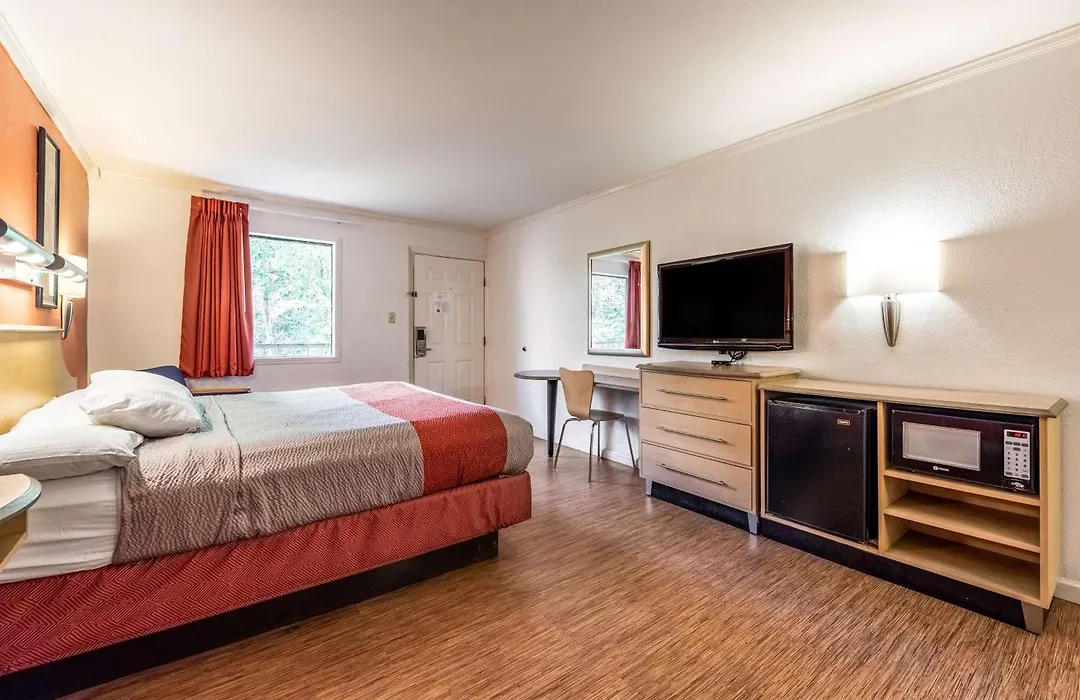 Motel 6-Gatlinburg, Tn - Smoky Mountains-1