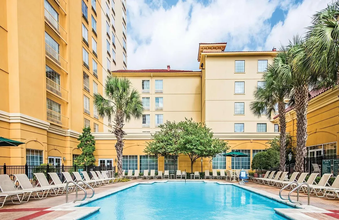 La Quinta Inn & Suites By Wyndham San Antonio Riverwalk-1