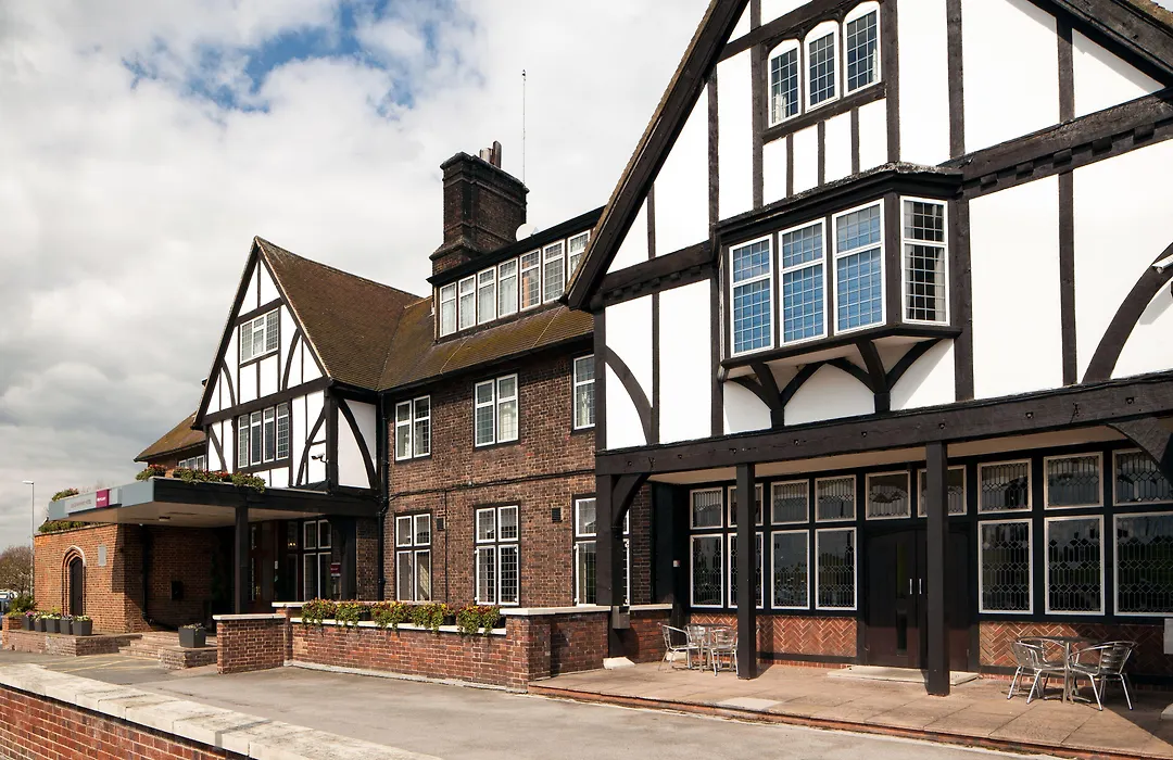 Mercure Leeds Parkway Hotel-1