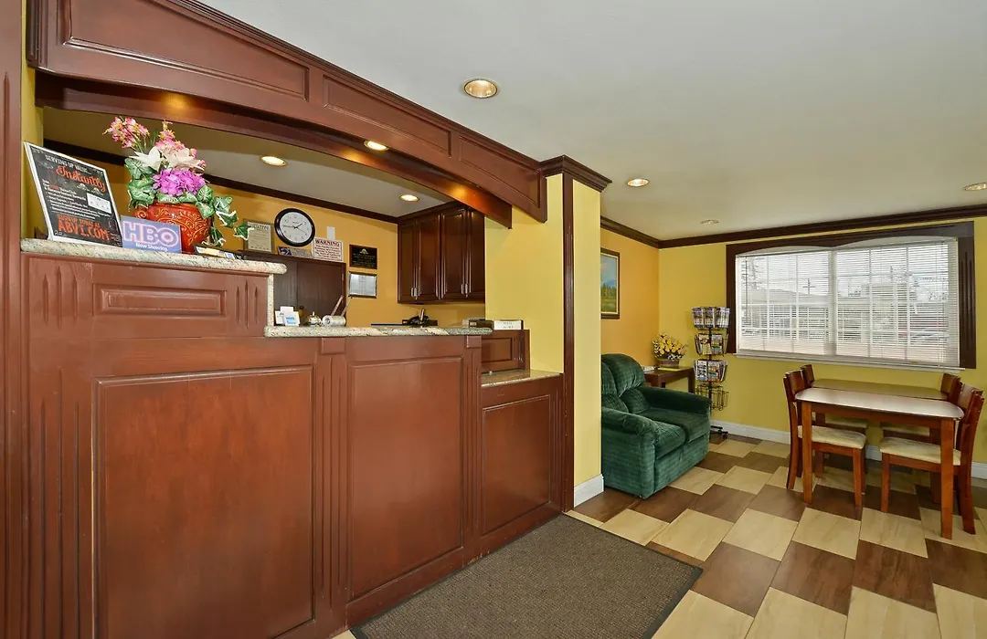Americas Deluxe Inn- Marysville-1