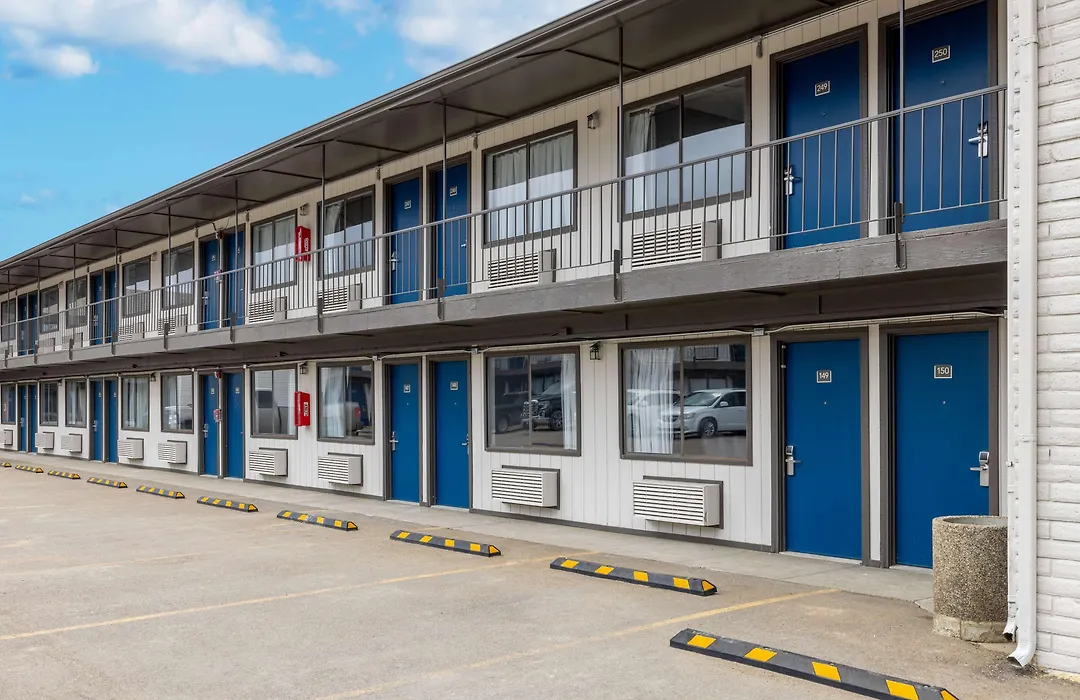 Econo Lodge-1