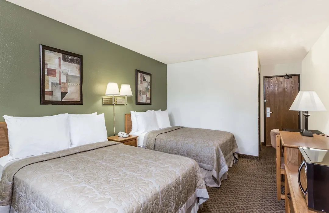 Super 8 By Wyndham Hampton-1