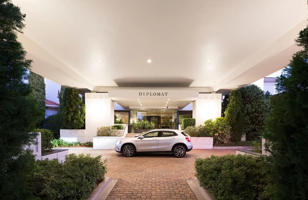 Ramada By Wyndham Diplomat Canberra-1