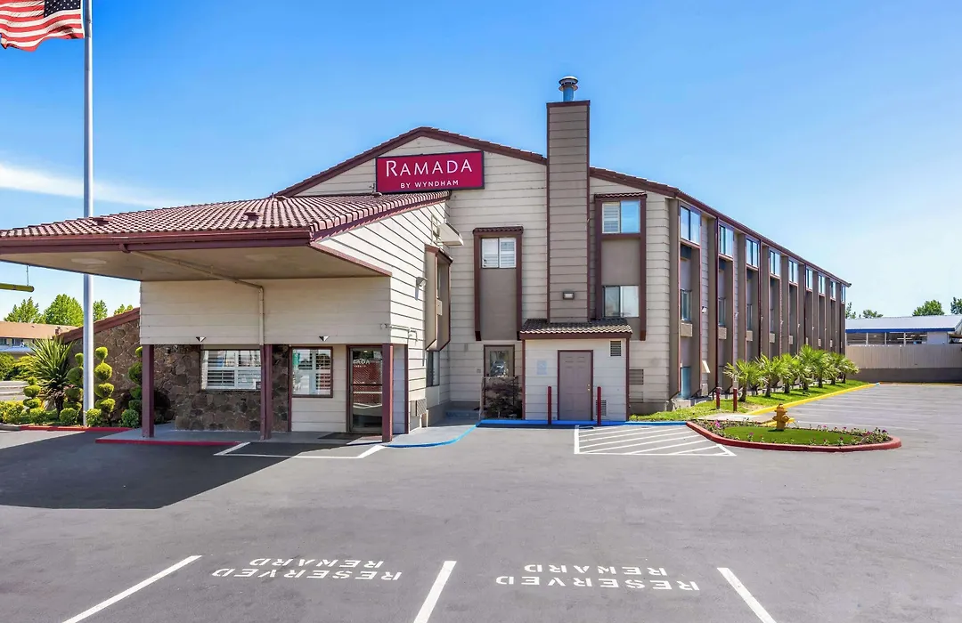 Ramada By Wyndham Medford Airport North-1