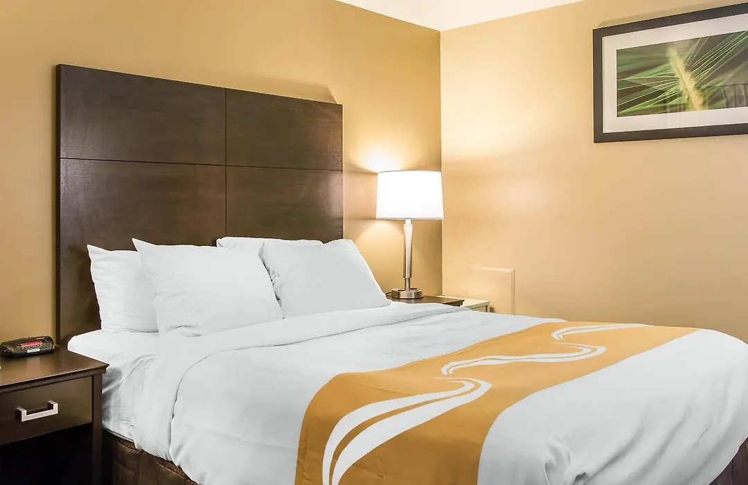 Quality Inn & Suites Houghton Downtown-1