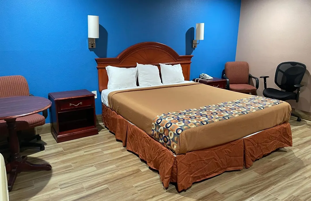 Econo Lodge-1