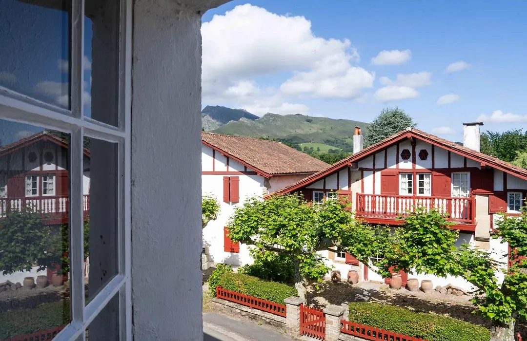 Logis Hôtel Baratxartea-1
