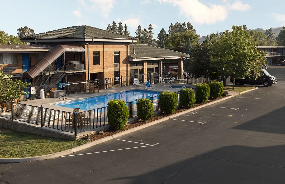 Cerulean Hotel-1
