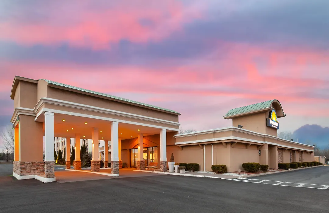 Days Inn By Wyndham Plattsburgh-1