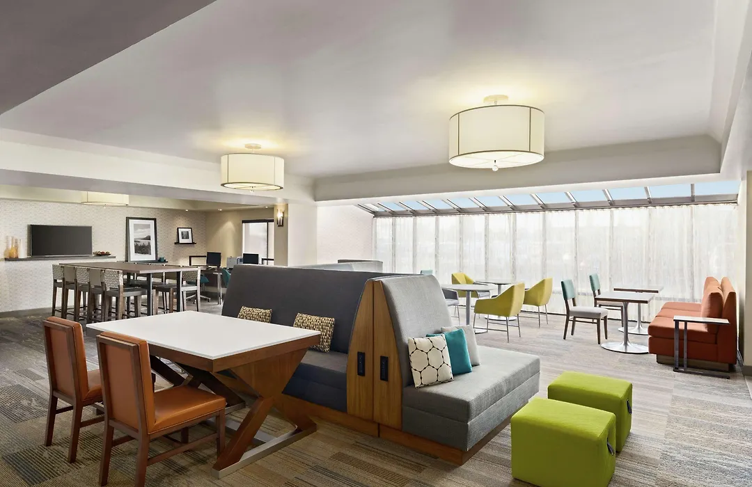 Hampton Inn Portland Airport-1