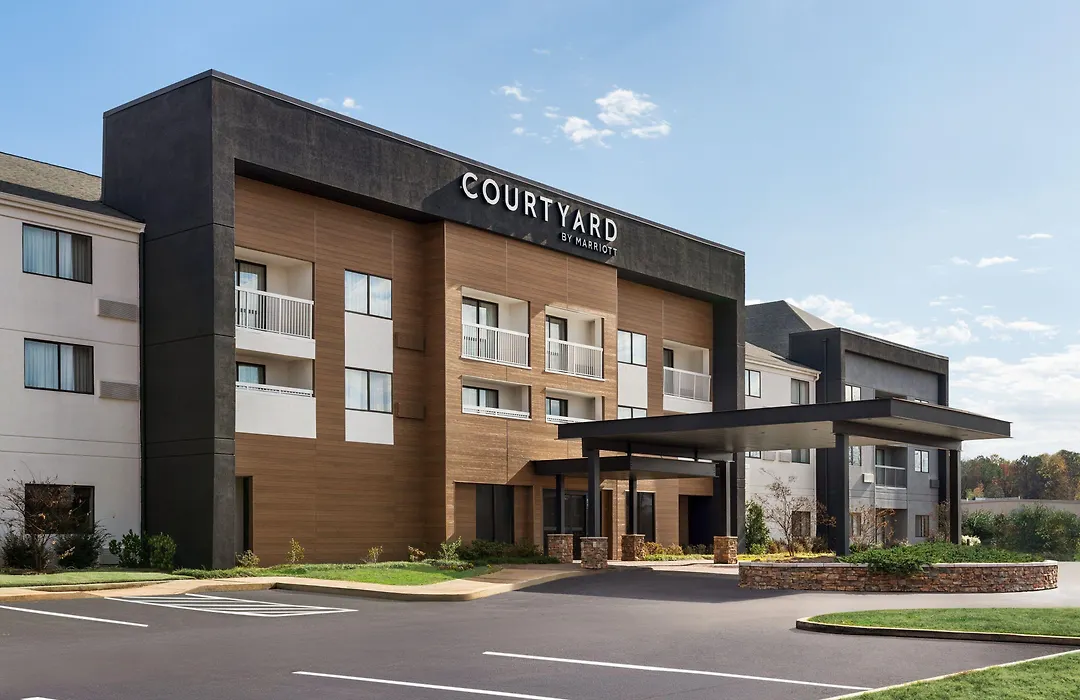 Courtyard Tupelo-1