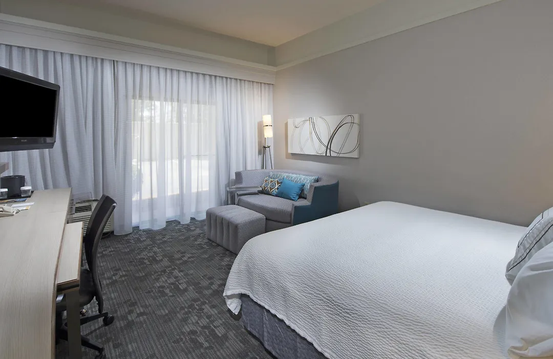Courtyard By Marriott Dothan-1