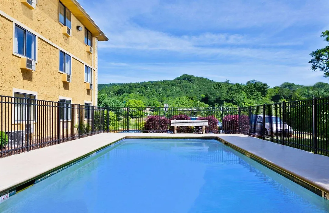 Super 8 By Wyndham Chattanooga Lookout Mountain Tn-1