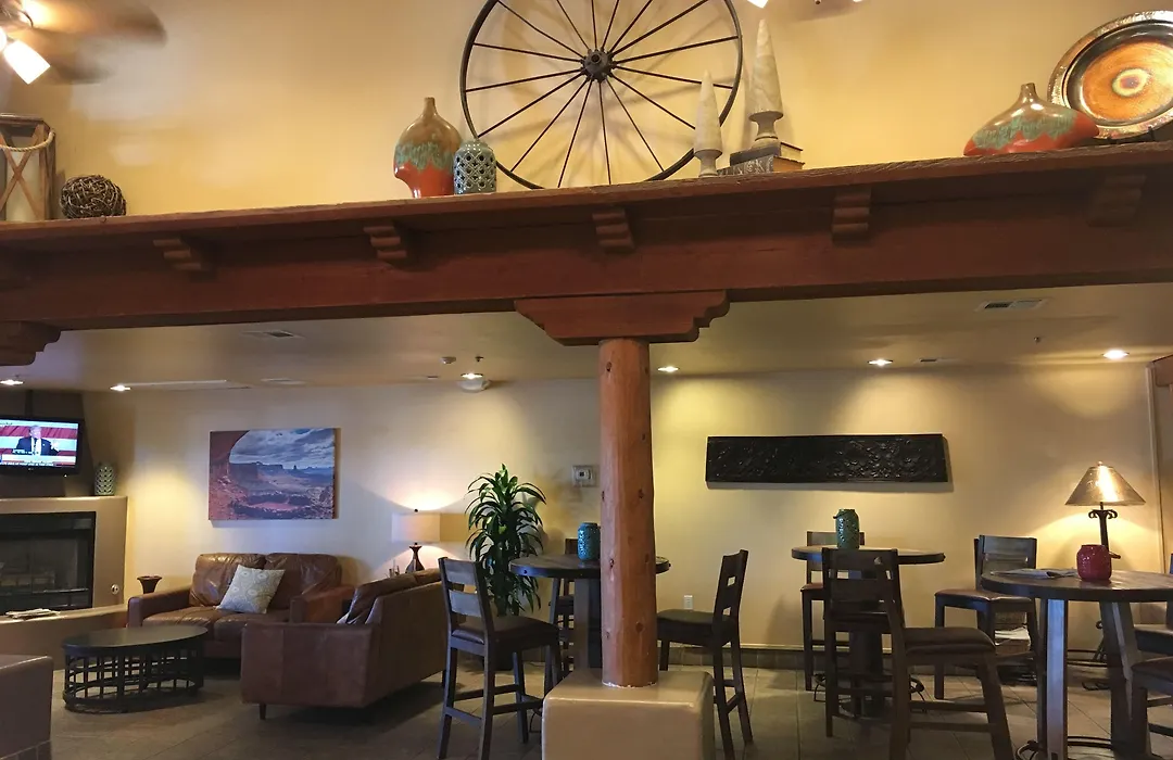 Red Lion Inn & Suites Goodyear Newly Renovated-1
