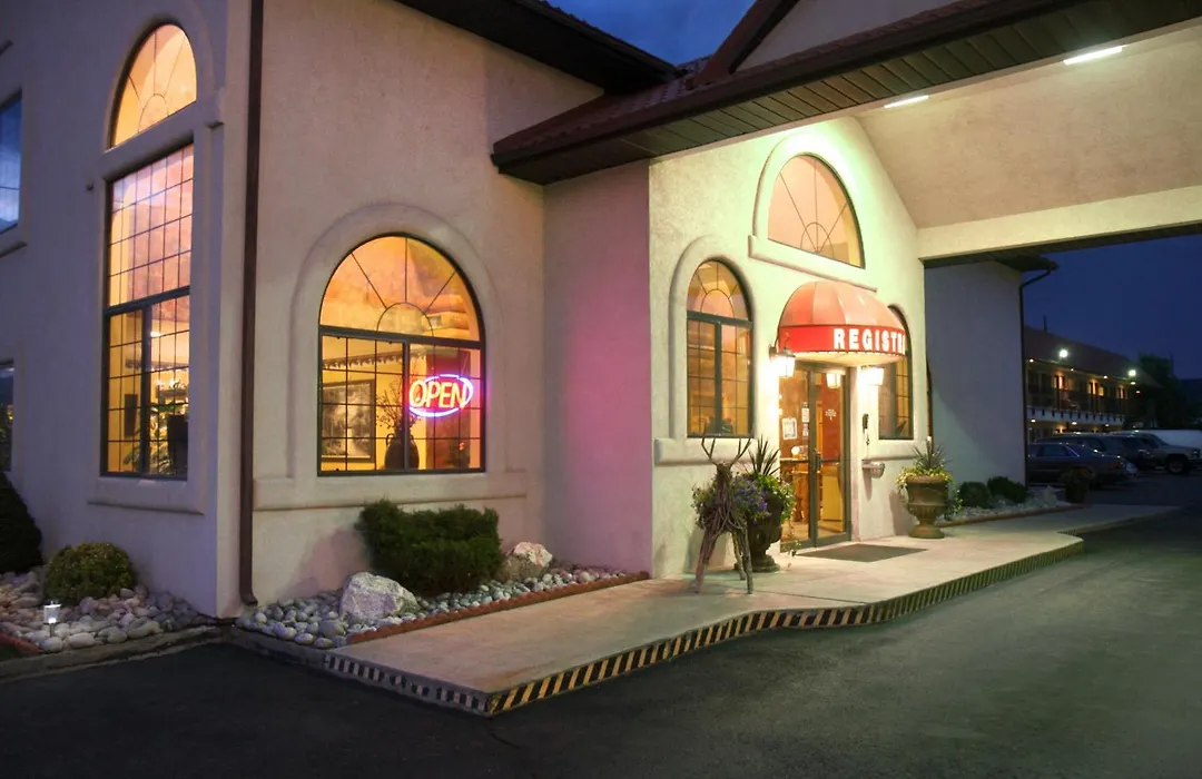 Gateway Inn And Suites-1