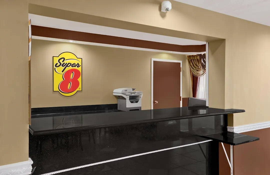 Super 8 By Wyndham Fort Myers-1