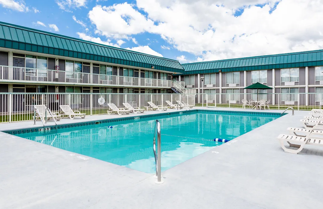 Red Roof Inn & Suites Dekalb-1