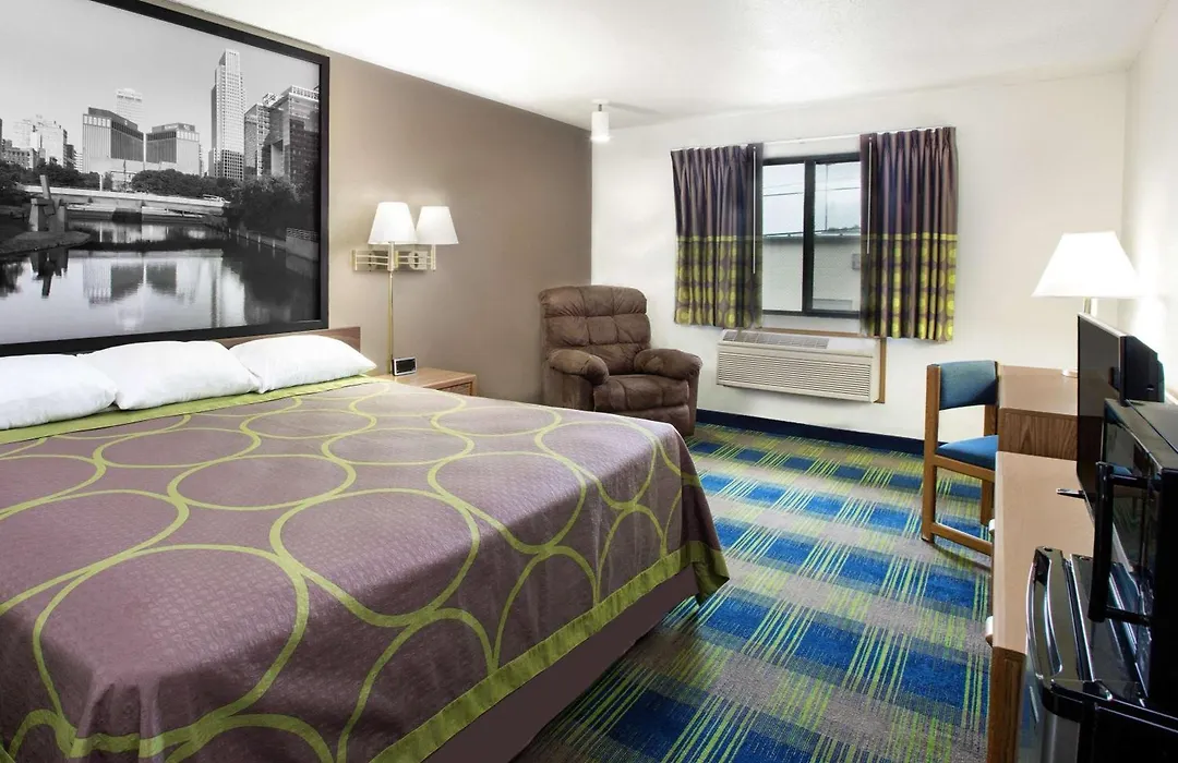 Super 8 By Wyndham Columbus-1