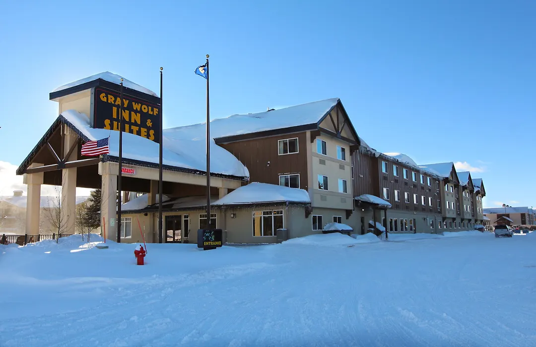 Gray Wolf Inn & Suites-1