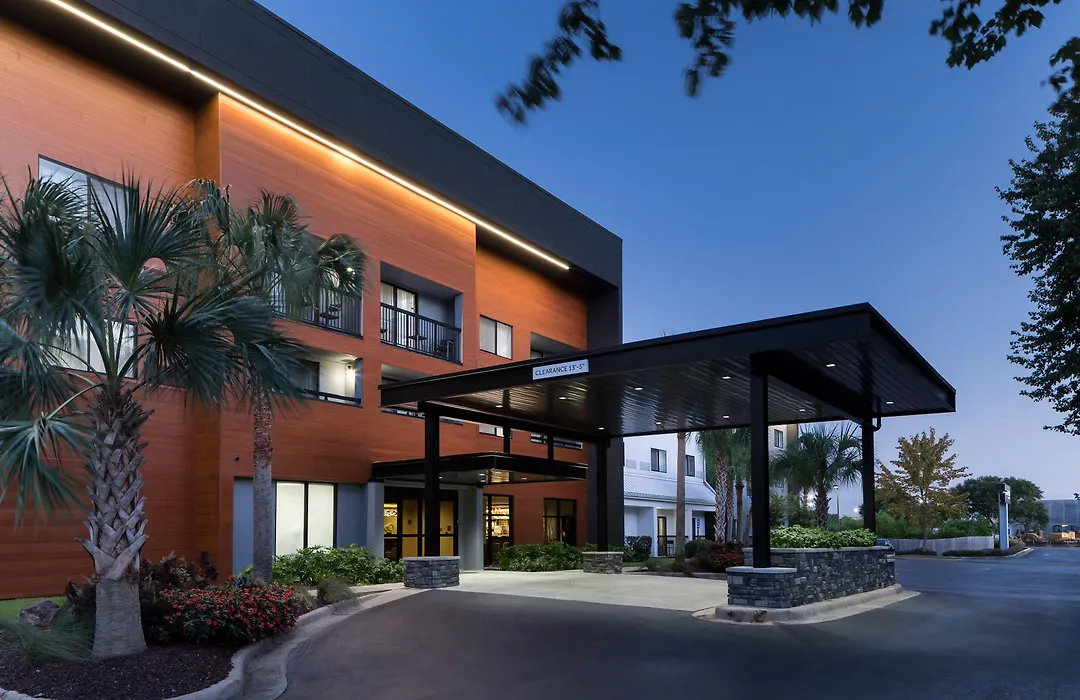 Courtyard By Marriott Pensacola-1