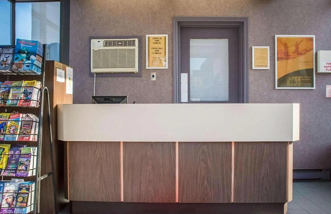 Econo Lodge By The Falls-1